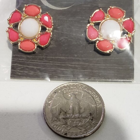 CUSP by Neiman Marcus Floral Stud Earrings 0.75" Pink, White & Gold-Tone Jewelry - Picture 7 of 10